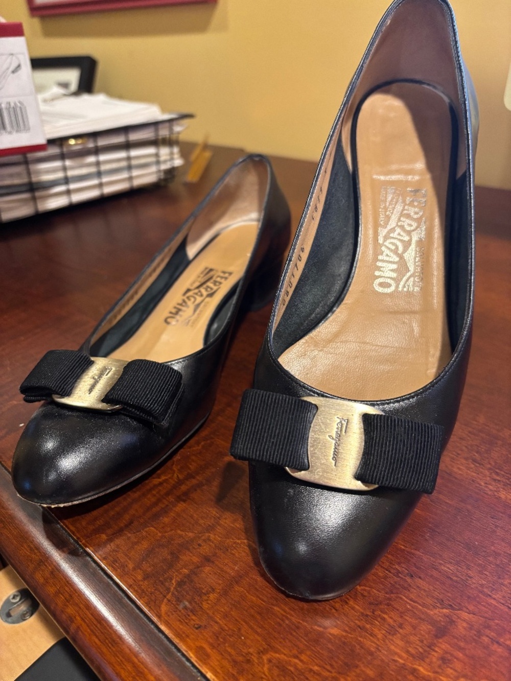 Ferragamo "Vara" pumps SZ 7AA